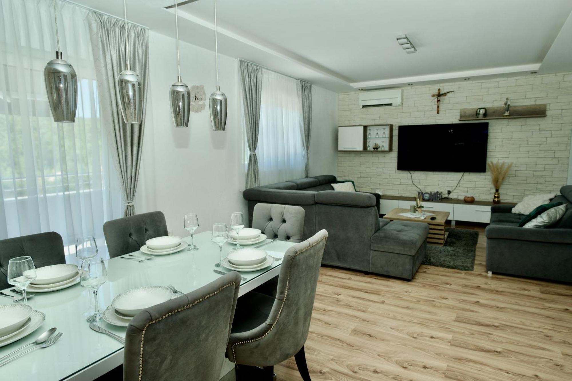 Apartment Lana Bristivica Exterior photo